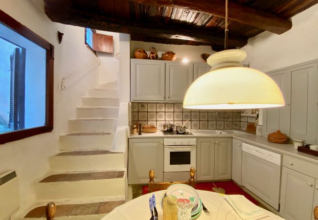 Appartamento a Sperlonga - Palazzo storico indipendente con terrazza sul mare Appartamento a Sperlonga - Palazzo storico indipendente con terrazza sul mare