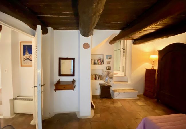 Appartamento a Sperlonga - Palazzo storico indipendente con terrazza sul mare Appartamento a Sperlonga - Palazzo storico indipendente con terrazza sul mare