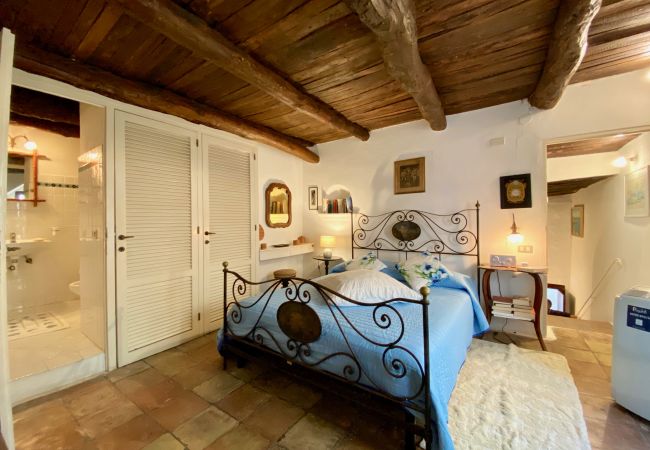Appartamento a Sperlonga - Palazzo storico indipendente con terrazza sul mare Appartamento a Sperlonga - Palazzo storico indipendente con terrazza sul mare