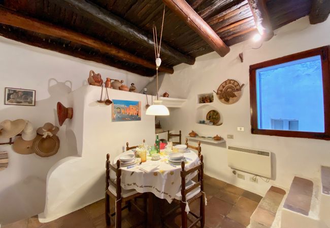 Appartamento a Sperlonga - Palazzo storico indipendente con terrazza sul mare Appartamento a Sperlonga - Palazzo storico indipendente con terrazza sul mare