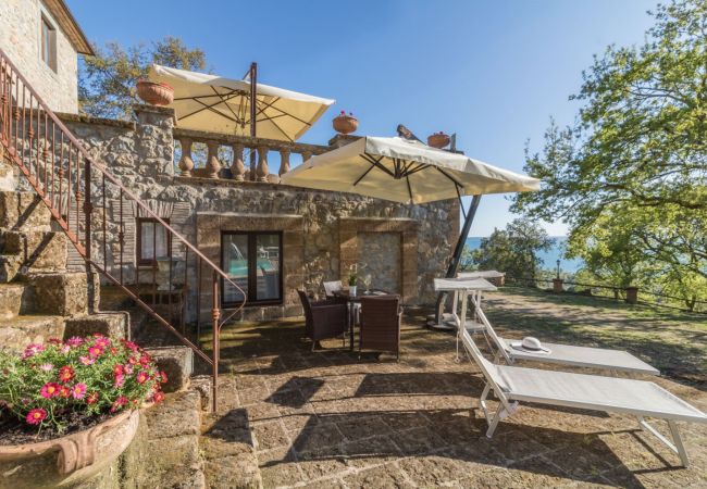 Appartamento a Bolsena - Il Casale del Sughereto - appartamento in villa da sogno con piscina Appartamento a Bolsena - Il Casale del Sughereto - appartamento in villa da sogno con piscina