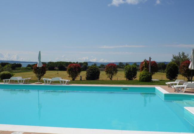  in Bolsena - Granaio - FeWo in Agriturismo mit Seeblick, Strand & Pool