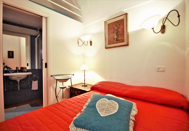 Ferienwohnung in Sperlonga -  Panorama-Drei-Zimmer-Apartment im historischen Zentrum Ferienwohnung in Sperlonga -  Panorama-Drei-Zimmer-Apartment im historischen Zentrum