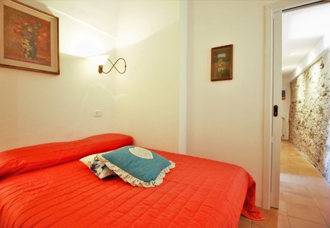 Ferienwohnung in Sperlonga -  Panorama-Drei-Zimmer-Apartment im historischen Zentrum Ferienwohnung in Sperlonga -  Panorama-Drei-Zimmer-Apartment im historischen Zentrum