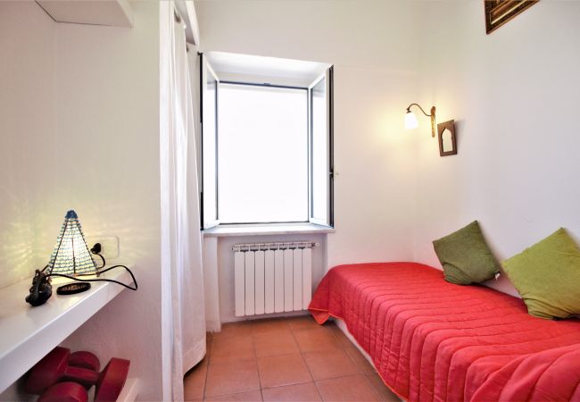 Ferienwohnung in Sperlonga -  Panorama-Drei-Zimmer-Apartment im historischen Zentrum Ferienwohnung in Sperlonga -  Panorama-Drei-Zimmer-Apartment im historischen Zentrum