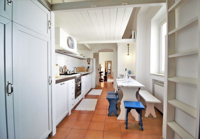 Ferienwohnung in Sperlonga -  Panorama-Drei-Zimmer-Apartment im historischen Zentrum Ferienwohnung in Sperlonga -  Panorama-Drei-Zimmer-Apartment im historischen Zentrum