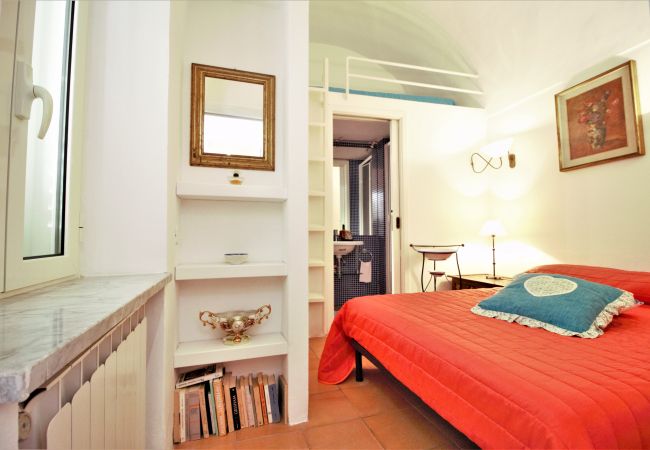 Ferienwohnung in Sperlonga -  Panorama-Drei-Zimmer-Apartment im historischen Zentrum Ferienwohnung in Sperlonga -  Panorama-Drei-Zimmer-Apartment im historischen Zentrum