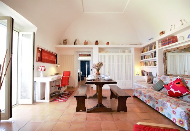 Ferienwohnung in Sperlonga -  Panorama-Drei-Zimmer-Apartment im historischen Zentrum Ferienwohnung in Sperlonga -  Panorama-Drei-Zimmer-Apartment im historischen Zentrum