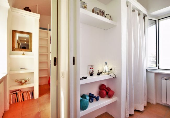 Ferienwohnung in Sperlonga -  Panorama-Drei-Zimmer-Apartment im historischen Zentrum Ferienwohnung in Sperlonga -  Panorama-Drei-Zimmer-Apartment im historischen Zentrum