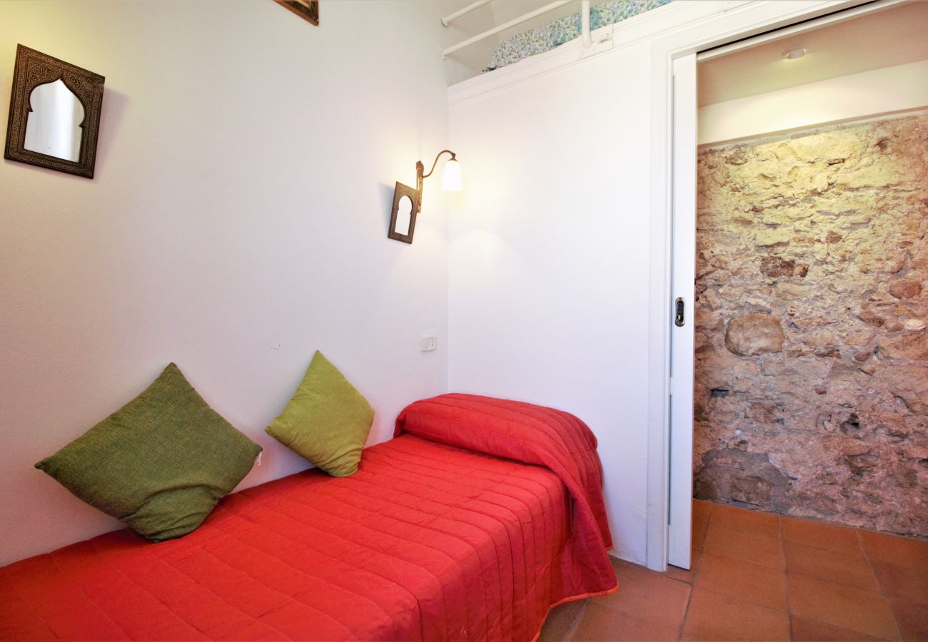 Ferienwohnung in Sperlonga -  Panorama-Drei-Zimmer-Apartment im historischen Zentrum Ferienwohnung in Sperlonga -  Panorama-Drei-Zimmer-Apartment im historischen Zentrum