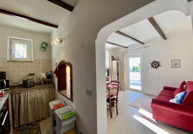 Ferienwohnung in Sperlonga - Haus mit Terrasse mit Blick auf das Meer und Parkplatz Ferienwohnung in Sperlonga - Haus mit Terrasse mit Blick auf das Meer und Parkplatz