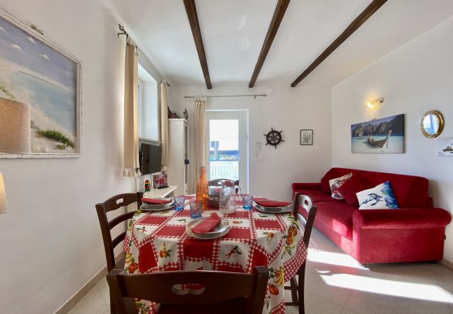 Ferienwohnung in Sperlonga - Haus mit Terrasse mit Blick auf das Meer und Parkplatz Ferienwohnung in Sperlonga - Haus mit Terrasse mit Blick auf das Meer und Parkplatz