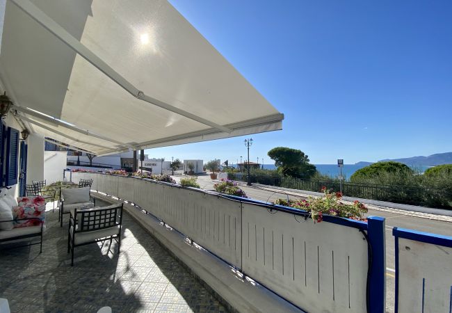 Ferienwohnung in Sperlonga - Haus mit Terrasse mit Blick auf das Meer und Parkplatz Ferienwohnung in Sperlonga - Haus mit Terrasse mit Blick auf das Meer und Parkplatz