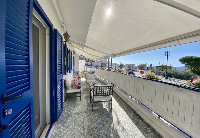 Ferienwohnung in Sperlonga - Haus mit Terrasse mit Blick auf das Meer und Parkplatz Ferienwohnung in Sperlonga - Haus mit Terrasse mit Blick auf das Meer und Parkplatz