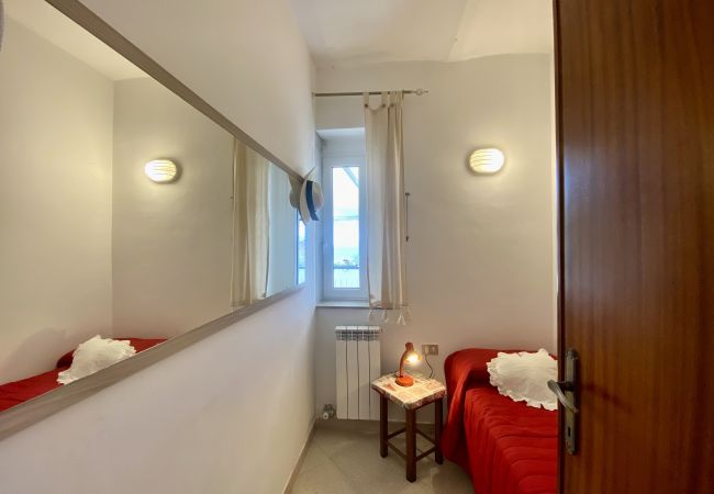 Ferienwohnung in Sperlonga - Haus mit Terrasse mit Blick auf das Meer und Parkplatz Ferienwohnung in Sperlonga - Haus mit Terrasse mit Blick auf das Meer und Parkplatz