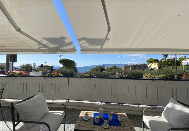 Ferienwohnung in Sperlonga - Haus mit Terrasse mit Blick auf das Meer und Parkplatz Ferienwohnung in Sperlonga - Haus mit Terrasse mit Blick auf das Meer und Parkplatz