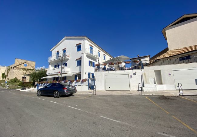 Ferienwohnung in Sperlonga - Haus mit Terrasse mit Blick auf das Meer und Parkplatz Ferienwohnung in Sperlonga - Haus mit Terrasse mit Blick auf das Meer und Parkplatz