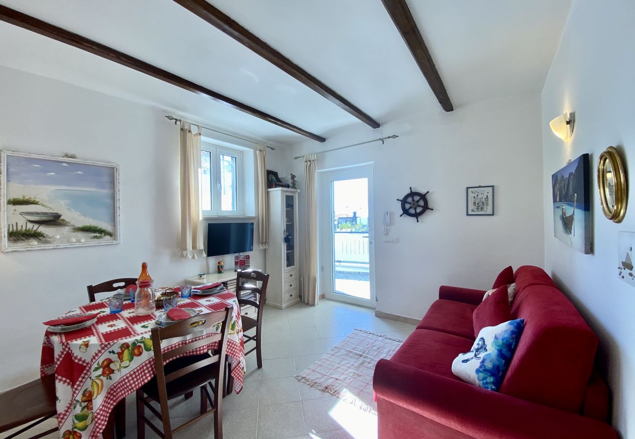 Ferienwohnung in Sperlonga - Haus mit Terrasse mit Blick auf das Meer und Parkplatz Ferienwohnung in Sperlonga - Haus mit Terrasse mit Blick auf das Meer und Parkplatz