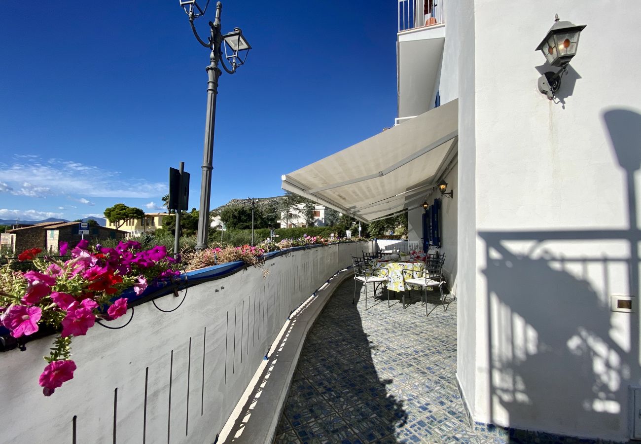 Ferienwohnung in Sperlonga - Haus mit Terrasse mit Blick auf das Meer und Parkplatz Ferienwohnung in Sperlonga - Haus mit Terrasse mit Blick auf das Meer und Parkplatz