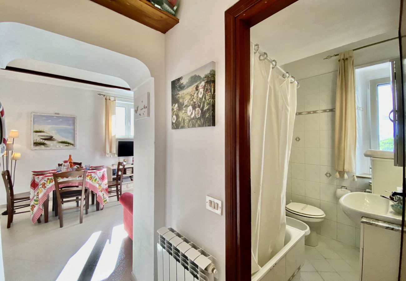 Ferienwohnung in Sperlonga - Haus mit Terrasse mit Blick auf das Meer und Parkplatz Ferienwohnung in Sperlonga - Haus mit Terrasse mit Blick auf das Meer und Parkplatz