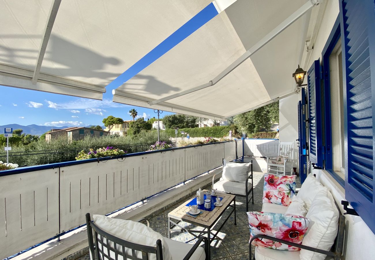 Ferienwohnung in Sperlonga - Haus mit Terrasse mit Blick auf das Meer und Parkplatz Ferienwohnung in Sperlonga - Haus mit Terrasse mit Blick auf das Meer und Parkplatz