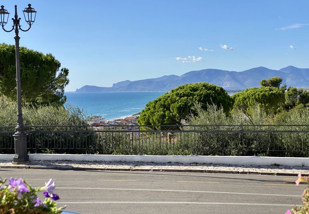 Ferienwohnung in Sperlonga - Haus mit Terrasse mit Blick auf das Meer und Parkplatz Ferienwohnung in Sperlonga - Haus mit Terrasse mit Blick auf das Meer und Parkplatz