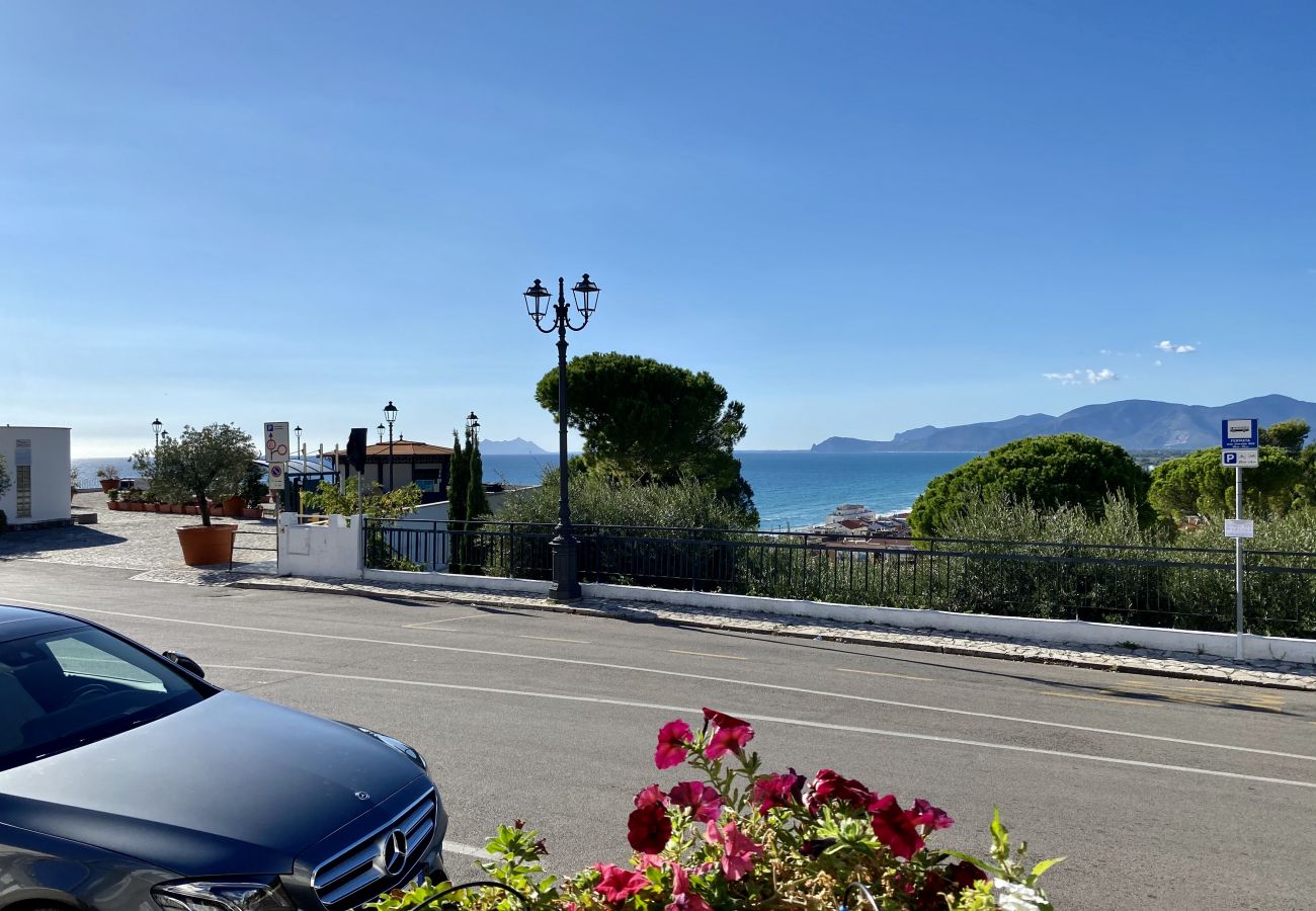 Ferienwohnung in Sperlonga - Haus mit Terrasse mit Blick auf das Meer und Parkplatz Ferienwohnung in Sperlonga - Haus mit Terrasse mit Blick auf das Meer und Parkplatz