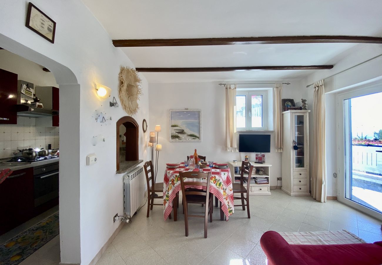 Ferienwohnung in Sperlonga - Haus mit Terrasse mit Blick auf das Meer und Parkplatz Ferienwohnung in Sperlonga - Haus mit Terrasse mit Blick auf das Meer und Parkplatz