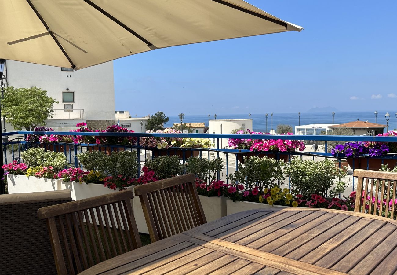 Ferienwohnung in Sperlonga - Haus mit Terrasse mit Blick auf das Meer und Parkplatz Ferienwohnung in Sperlonga - Haus mit Terrasse mit Blick auf das Meer und Parkplatz