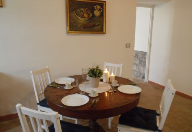 dining table in the country house in Montefiascone dining table in the country house in Montefiascone