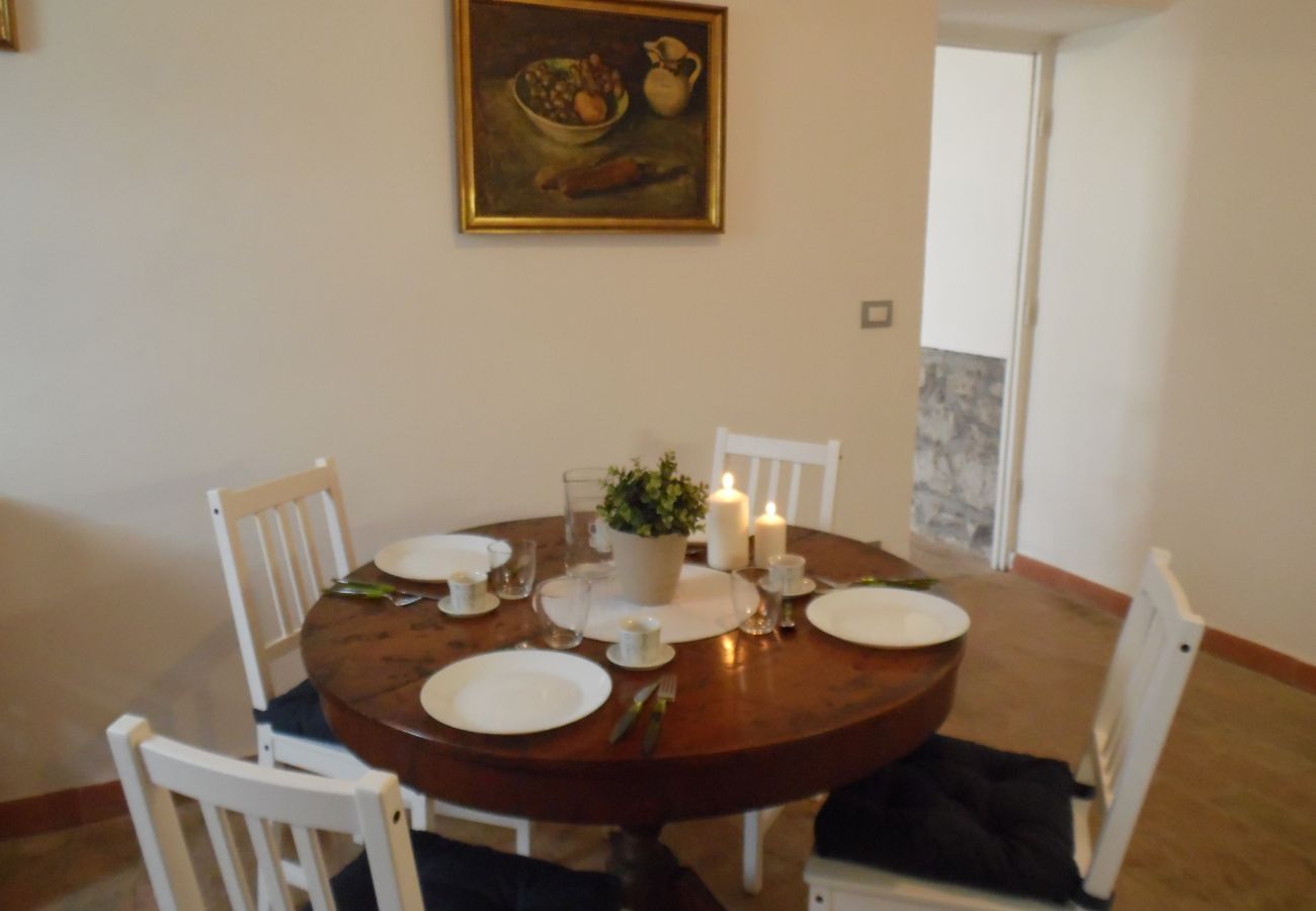 dining table in the country house in Montefiascone dining table in the country house in Montefiascone