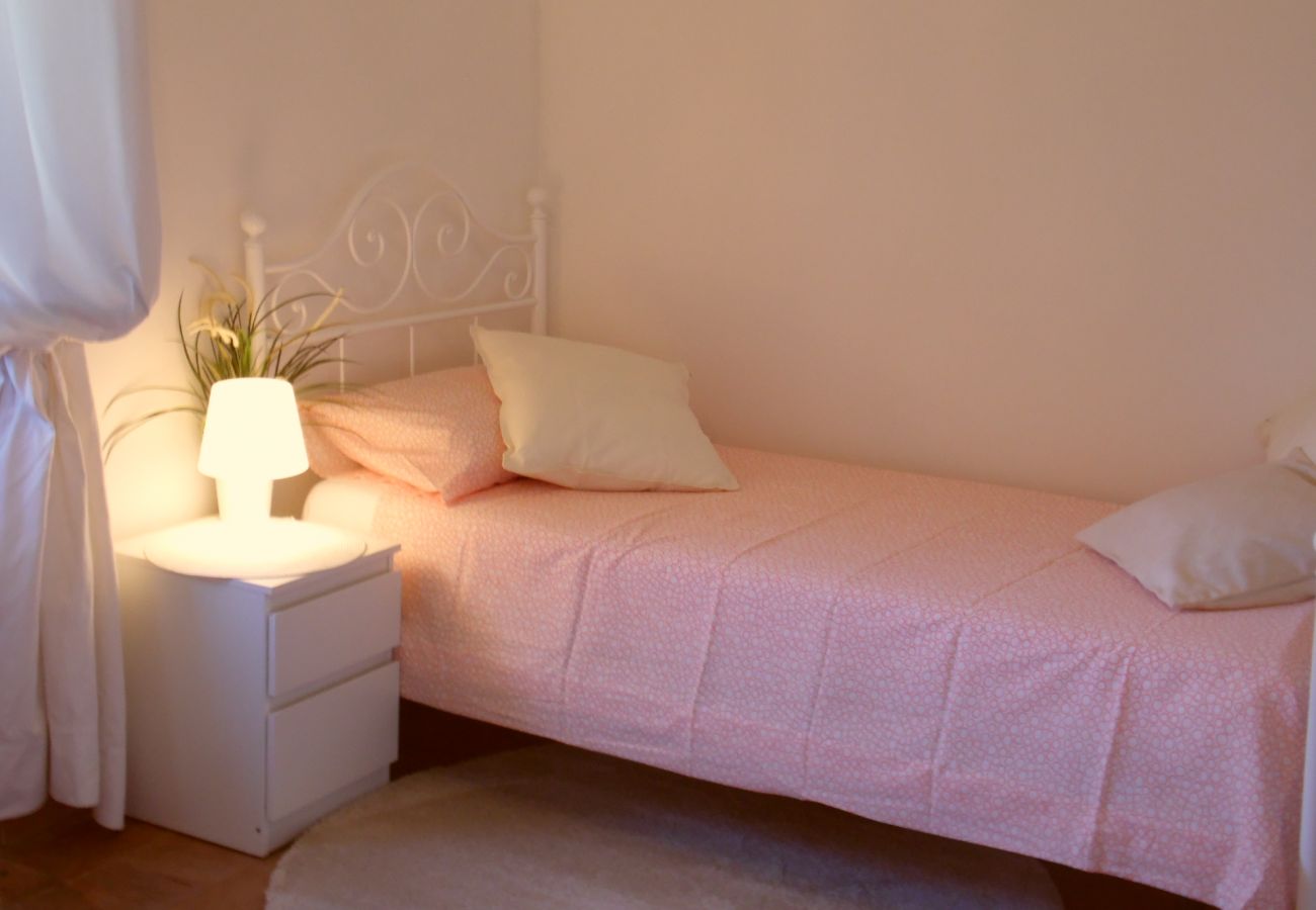 bedroom with twin beds by Lake Bolsena bedroom with twin beds by Lake Bolsena
