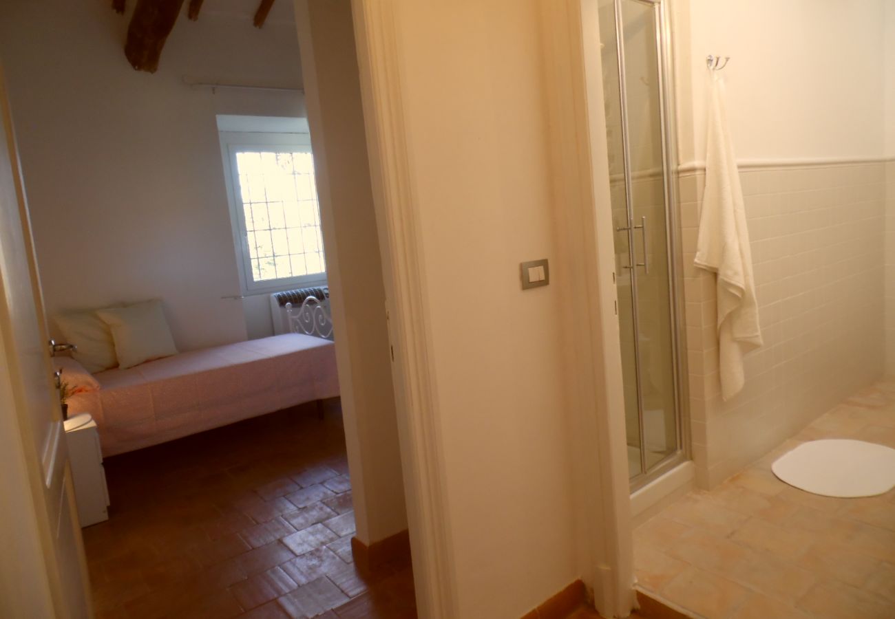 bathroom with shower in the country house Vallalta in Montefiascone bathroom with shower in the country house Vallalta in Montefiascone