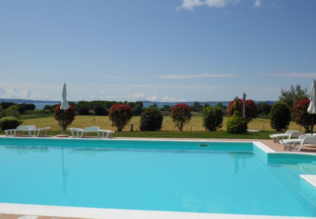  in Bolsena - Granaio - Apartment in Agriturismo with lake view, beach & pool