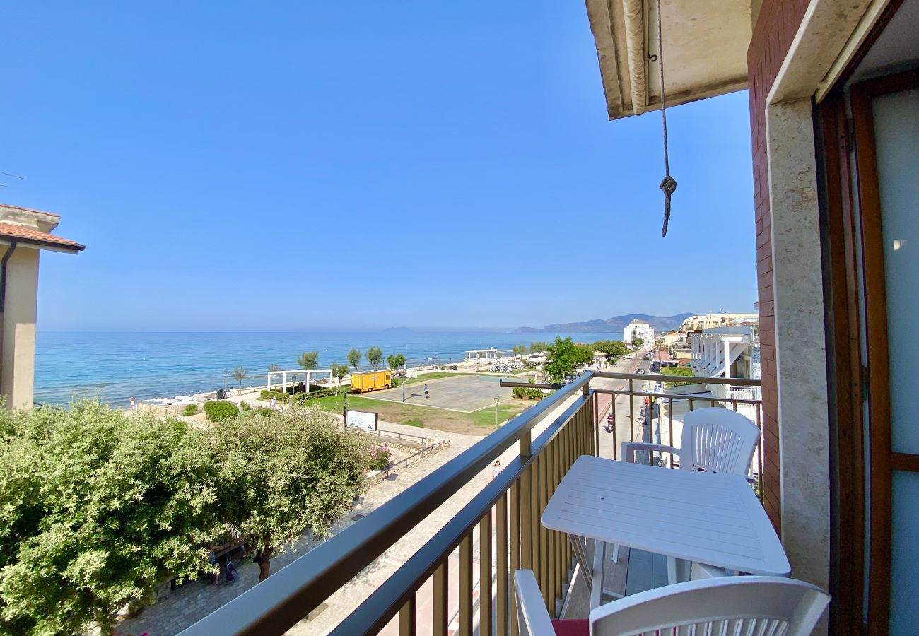 Apartment in Sperlonga - Seaside apartment with sea view Apartment in Sperlonga - Seaside apartment with sea view